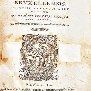 Un libro di anatomia antica dell'archivio storico della farnacia Del Torre