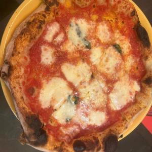 Salerno, la pizza tipica di Giaggiù