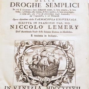 Un libro di farmacologia antica dell'archivio storico della farnacia Del Torre
