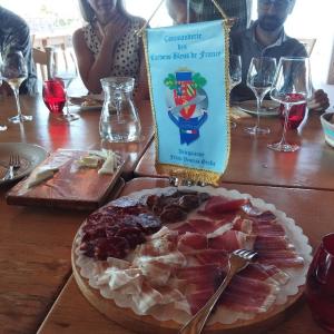 Salumi e formaggi tipici dell'Osmiza Zidarich